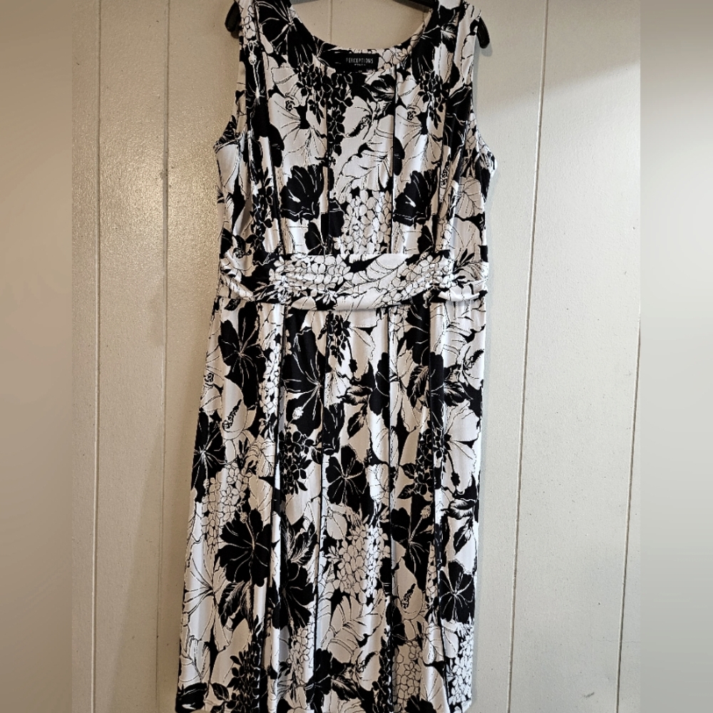 Perceptions Woman New York Black & White Paisley Dress - Size 2X - EUC